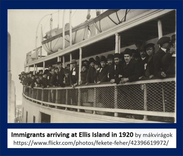 Boatload ofImmigrants arriving at Ellis Island